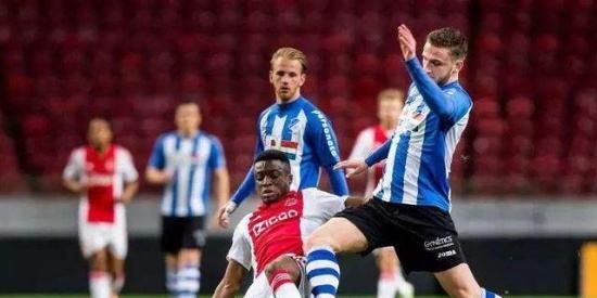 这位年轻的 这位年轻的