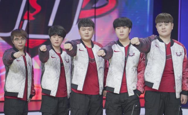 斯迈利在接 斯迈利在接